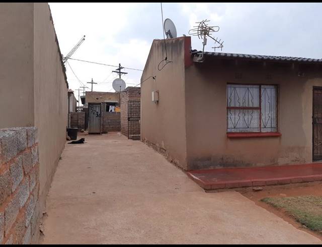 2 BEDROOM HOUSE FOR SALE IN ZONKIZIZWE